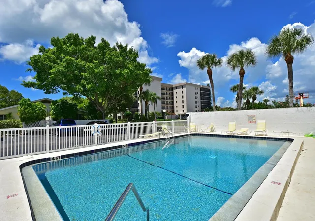 18th image of 170 Roosevelt Dr #17, Sarasota, FL 34236 | MLS# A4702856