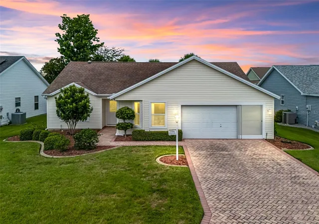 Photo 1 of Single family home for sale at 1506 Aquino Ln, Lady Lake, FL 32159 | MLS# G5116401 | Listing updated on 2026-09-25
