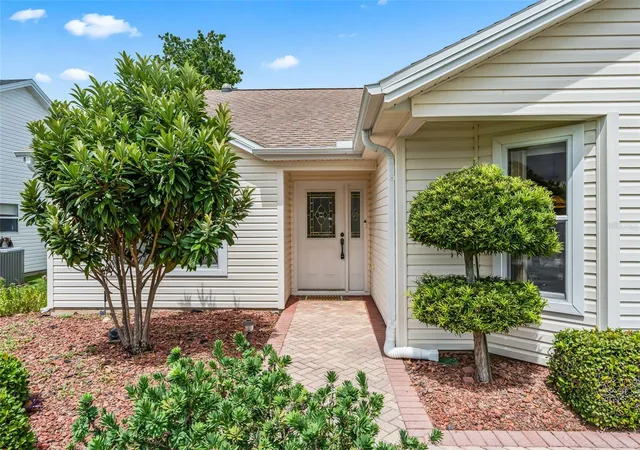 Photo 3 of Single family home for sale at 1506 Aquino Ln, Lady Lake, FL 32159 | MLS# G5116401 | Listing updated on 2026-09-25