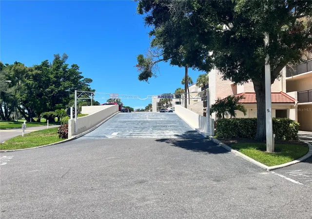 2nd image of 5541 Puerta Del Sol Blvd S, Saint Petersburg, FL 33715