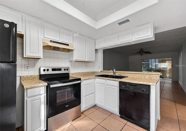 5th image of 219 Palmetto Ct, OLDSMAR, FL 34677