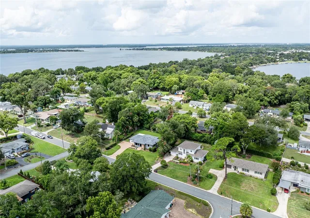 Photo 3 of Sale Pending at 1405 Hilltop Dr, Mount Dora, FL 32757 | MLS# G5116405 | Listing updated on 2026-09-29