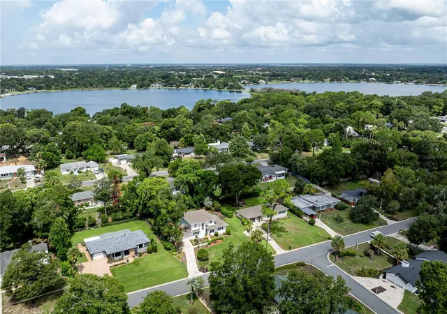 Photo 3 of Sale Pending at 1405 Hilltop Dr, Mount Dora, FL 32757 | MLS# G5116405 | Listing updated on 2026-09-29