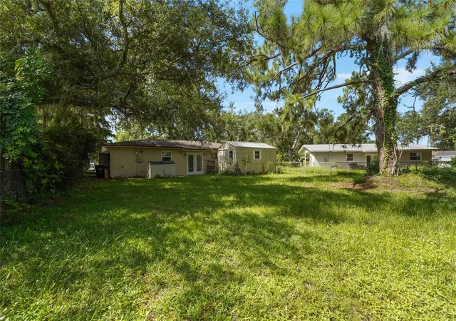Photo 3 of Single family home for sale at 4923 Brookmeade Dr, Sarasota, FL 34232 | MLS# A4702860 | Listing updated on 2026-09-01
