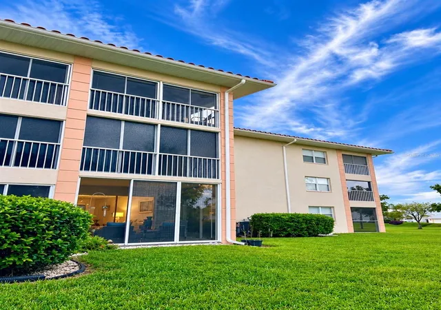 Photo 2 of Condo for sale at 6501 Stone River Rd #104, Bradenton, FL 34203 | MLS# A4702862 | Listing updated on 2026-10-07