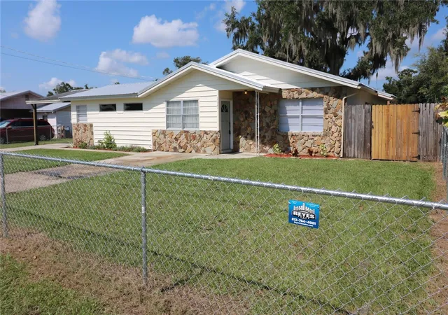 3rd image of 2620 Howard St, Mulberry, FL 33860 | MLS# TB8538454