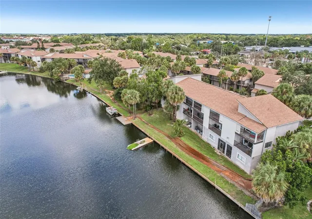 2nd image of 6325 Newtown Cir, TAMPA, FL 33615