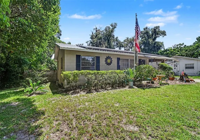 Photo 3 of Single family home for sale at 624 W French Ave, Orange City, FL 32763 | MLS# O6433257 | Listing updated on 2026-09-23
