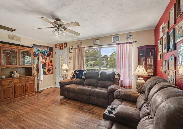 Photo 3 of Single family home for sale at 624 W French Ave, Orange City, FL 32763 | MLS# O6433257 | Listing updated on 2026-09-23