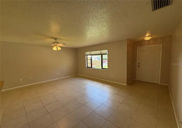 3rd image of 3927 Worcester Rd, Sarasota, FL 34231 | MLS# A4702885