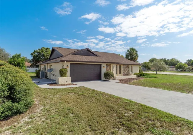 Photo 2 of Single family home for sale at 9009 Heather Blvd, Weeki Wachee, FL 34613 | MLS# W7888563 | Listing updated on 2026-08-29