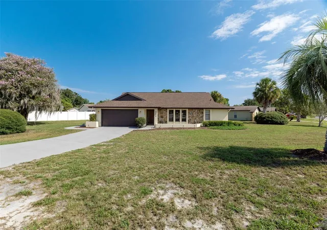 Photo 3 of Single family home for sale at 9009 Heather Blvd, Weeki Wachee, FL 34613 | MLS# W7888563 | Listing updated on 2026-08-29