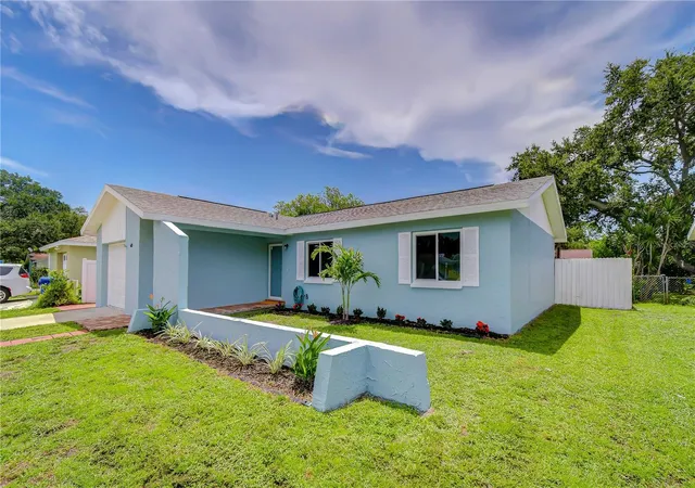 Photo 3 of Single family home for sale at 613 5th Avenue SE, Largo, FL 33771 | MLS# TB8538523 | Listing updated on 2026-10-08