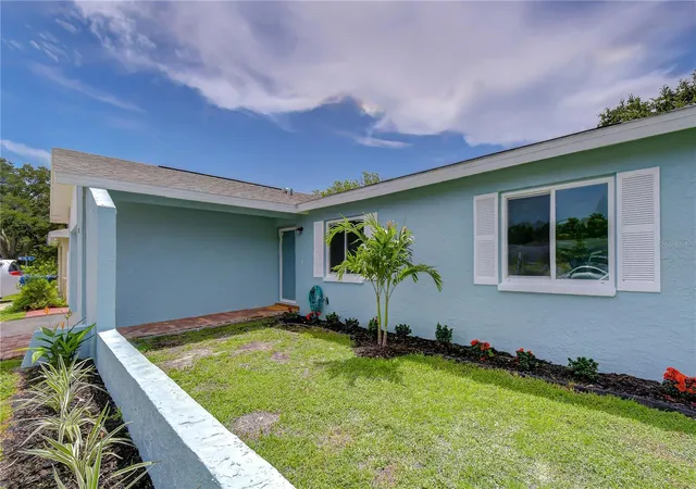 Photo 4 of Single family home for sale at 613 5th Avenue SE, Largo, FL 33771 | MLS# TB8538523 | Listing updated on 2026-10-08