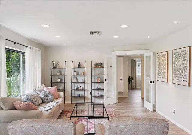 Photo 3 of Single family home for sale at 106 S Lakewood Cir, Maitland, FL 32751 | MLS# O6433275 | Listing updated on 2026-09-22