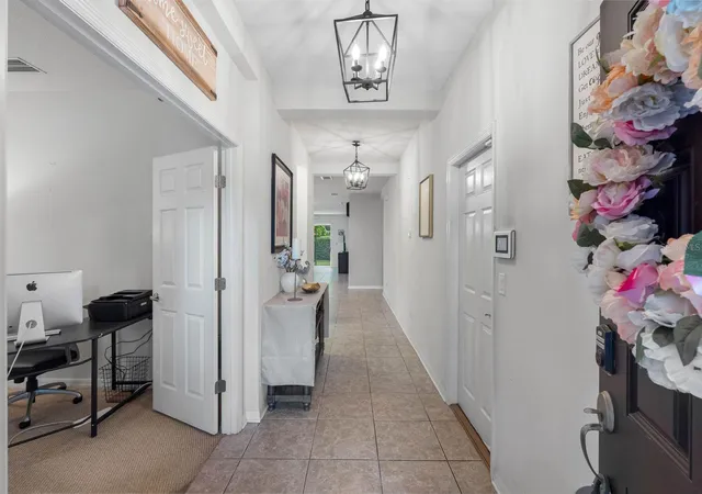 Photo 2 of Single family home for sale at 15913 Oakleaf Run Dr, Lithia, FL 33547 | MLS# TB8538547 | Listing updated on 2026-09-14