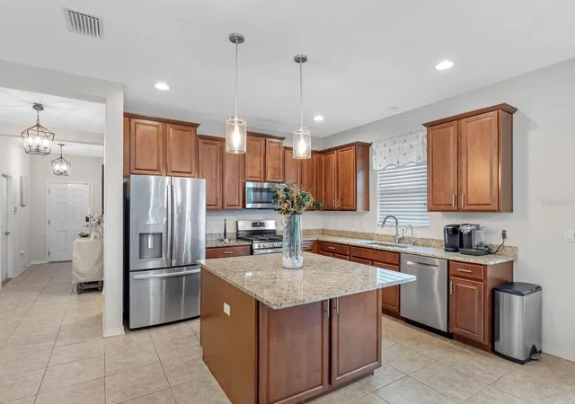 Photo 4 of Single family home for sale at 15913 Oakleaf Run Dr, Lithia, FL 33547 | MLS# TB8538547 | Listing updated on 2026-09-14
