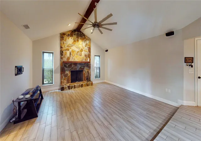 Photo 4 of Sale Pending at 7121 Odoniel Loop W, Lakeland, FL 33809 | MLS# TB8538549 | Listing updated on 2026-10-28