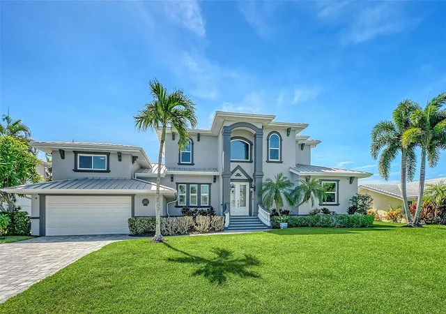 Photo 2 of Single family home for sale at 560 Chipping Ln, Longboat Key, FL 34228 | MLS# A4702902 | Listing updated on 2026-10-11