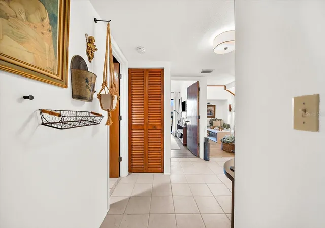 Listing Photo 5 - Condo for sale in building located at 3085 Willow Grn Dr, SARASOTA, FL 34235 - Unit #26