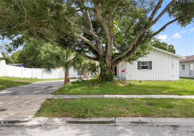 Photo 2 of Single family home for sale at 7529 Armand Cir, Tampa, FL 33634 | MLS# TB8538599 | Listing updated on 2026-08-14