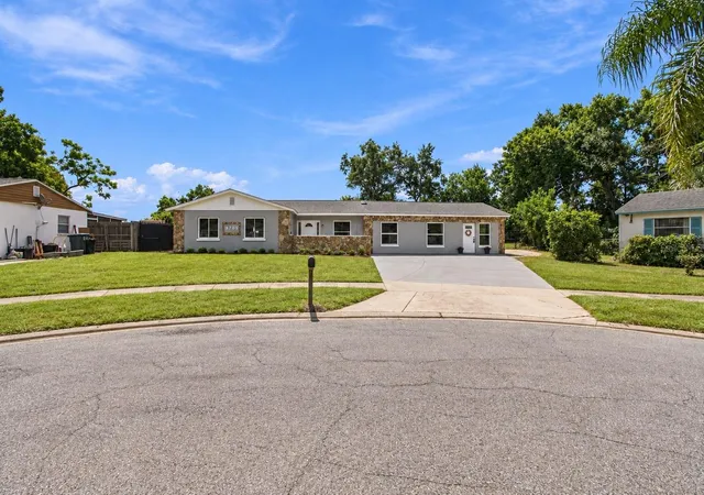 Photo 2 of Single family home for sale at 3705 28th Avenue W, Bradenton, FL 34205 | MLS# A4702916 | Listing updated on 2026-09-23