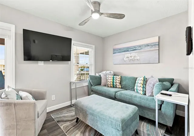 Listing Photo 5 - Condo for sale in building located at 5023 Starfish Dr Se, ST PETERSBURG, FL 33705 - Unit #E