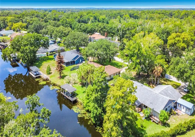 Photo 2 of Single family home for sale at 28800 Tammi Dr, Tavares, FL 32778 | MLS# R4911815 | Listing updated on 2026-09-28