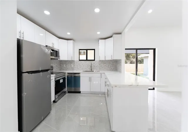 2nd image of 848 E Flag Ln, Kissimmee, FL 34759 | MLS# S5155593