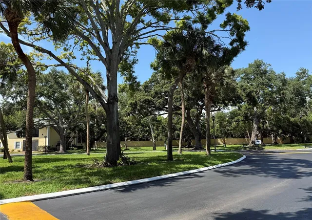 Listing Photo 2 - Condo for sale in building located at 3001 58Th Ave S, Vero Beach, FL 33712 - Unit #613