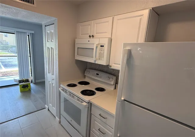 Photo 4 of Condo for sale at 3001 58Th Ave S #613, St Petersburg, FL 33712 | MLS# TB8538646 | Listing updated on 2026-10-23