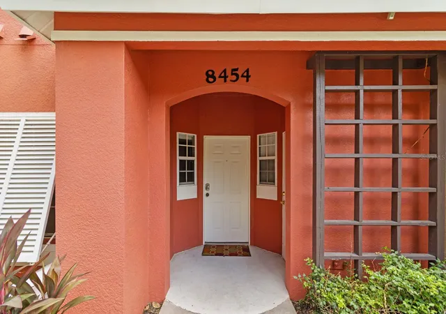 Photo 3 of Townhouse for sale at 8454 Crystal Cvs Loop, Kissimmee, FL 34747 | MLS# S5155594 | Listing updated on 2026-08-31