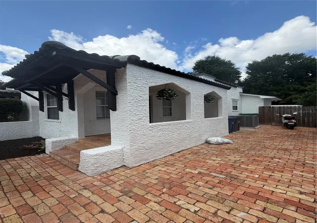 Photo 3 of Single family home for sale at 1409 Sunset Dr, Winter Park, FL 32789 | MLS# O6433393 | Listing updated on 2026-09-13