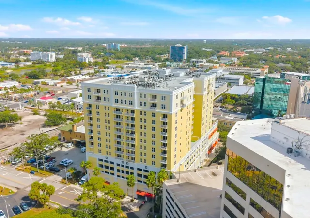 2nd image of 628 Cleveland St, CLEARWATER, FL 33755