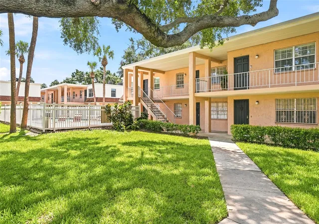 Listing Photo 4 - Condo for sale in building located at 4702 Michael Ct, Tampa, FL 33614 - Unit #142