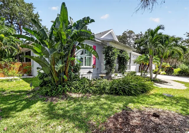 3rd image of 652 Kenneth Wy, Tarpon Springs, FL 34689 | MLS# L4964266