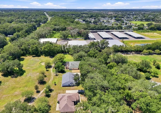 13th image of 512 Dowling Cir, Lady Lake, FL 32159 | MLS# O6433416