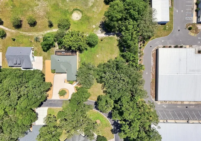 5th image of 512 Dowling Cir, Lady Lake, FL 32159 | MLS# O6433416