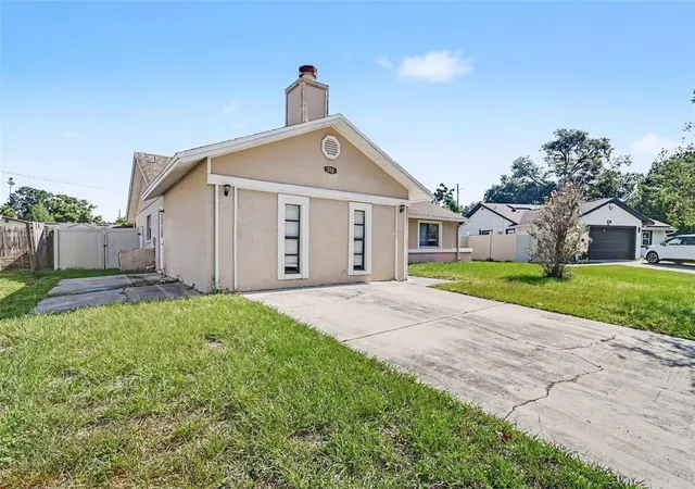 Photo 2 of Single family home for sale at 510 Wavecrest Dr, Orlando, FL 32807 | MLS# O6433419 | Listing updated on 2026-09-24