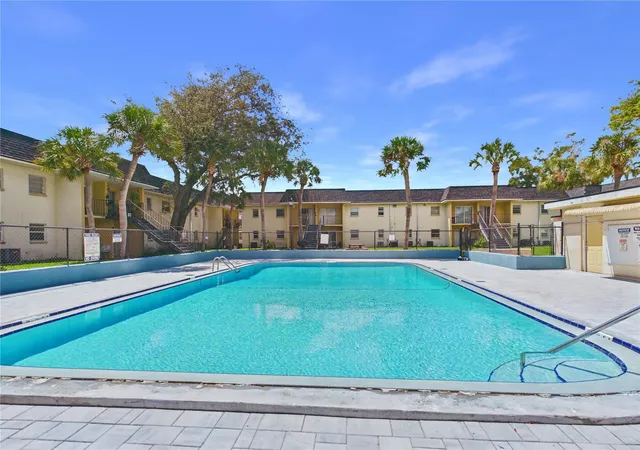 Listing Photo 4 - Condo for sale in building located at 2800 E 113Th Ave, Tampa, FL 33612 - Unit #213