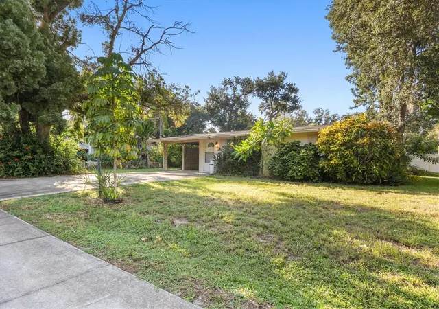 Photo 3 of Single family home for sale at 260 Shamrock Dr, Venice, FL 34293 | MLS# A4702943 | Listing updated on 2026-09-29