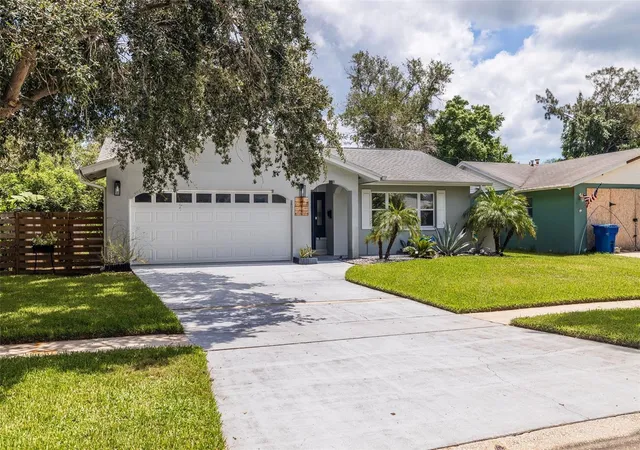 2nd image of 5711 Venetian Blvd Ne, Saint Petersburg, FL 33703 | MLS# TB8538722