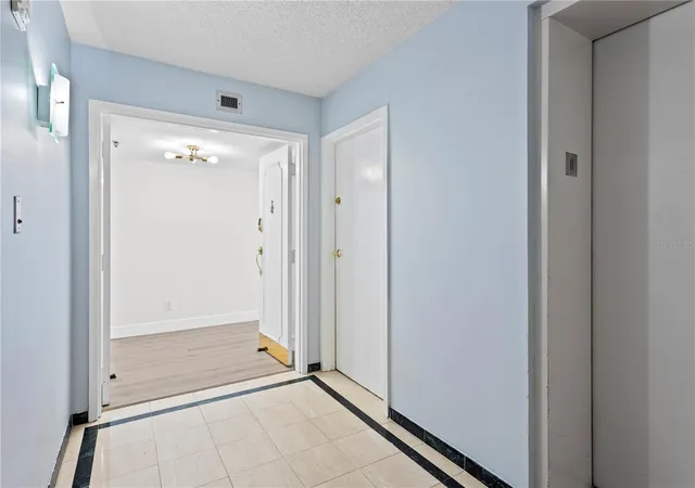 Listing Photo 2 - Condo for sale in building located at 3301 Bayshore Blvd, Tampa, FL 33629 - Unit #1101E