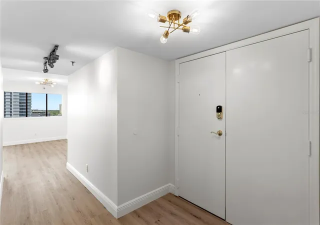 Listing Photo 3 - Condo for sale in building located at 3301 Bayshore Blvd, Tampa, FL 33629 - Unit #1101E