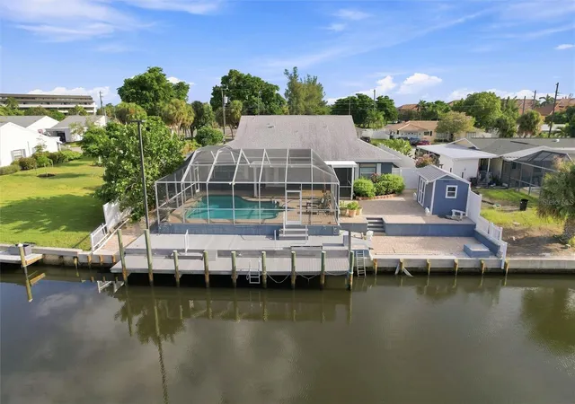 Photo 3 of Single family home for sale at 9312 Kingston Rd, Bradenton, FL 34210 | MLS# A4702951 | Listing updated on 2026-10-01