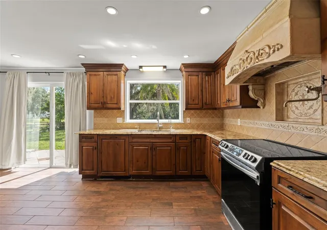 3rd image of 9850 Arrow Dr, New Port Richey, FL 34654 | MLS# W7888587