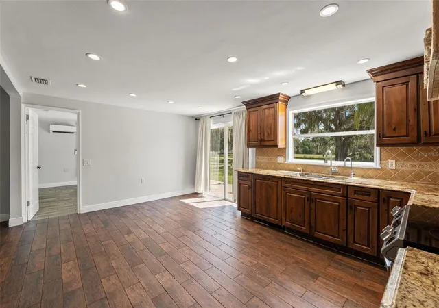 5th image of 9850 Arrow Dr, New Port Richey, FL 34654 | MLS# W7888587