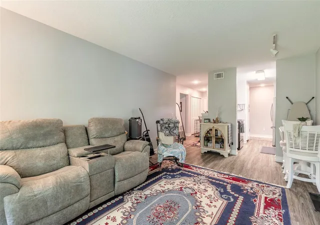 2nd image of 1401 S Palmetto Ave #300, Daytona Beach, FL 32114 | MLS# O6433462