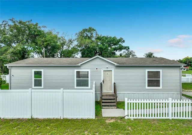 1st image of 2104 Old Dixie Hwy, Apopka, FL 32712 | MLS# O6433480
