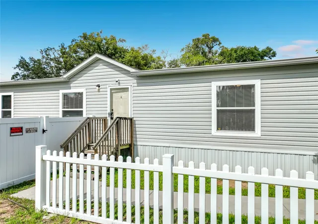 3rd image of 2104 Old Dixie Hwy, Apopka, FL 32712 | MLS# O6433480